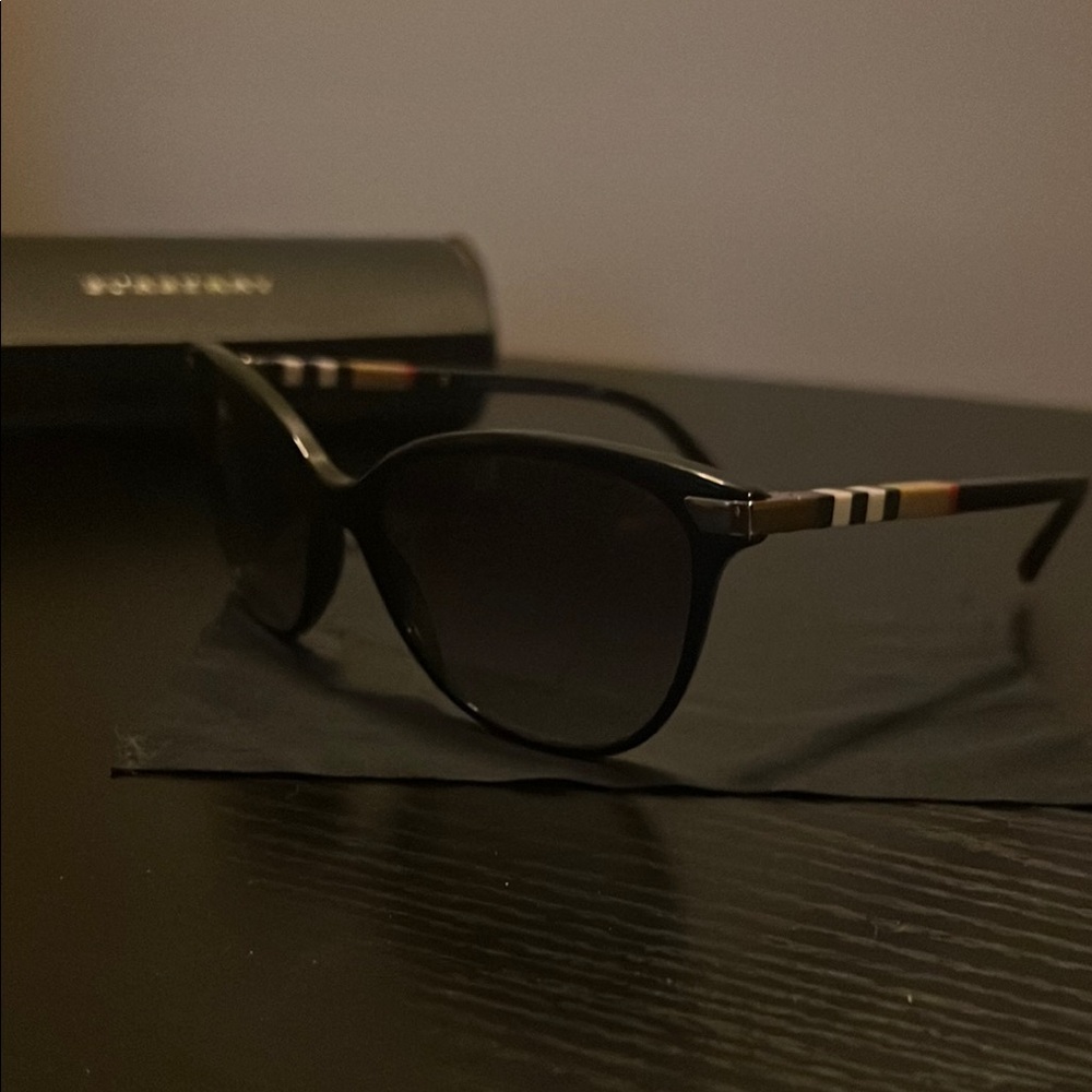 Burberry Black Sunglasses - Picture 8 of 12